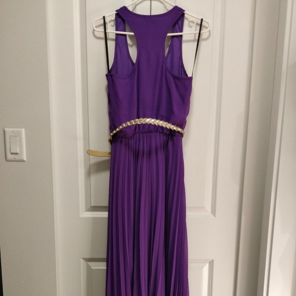 Semi-formal pleated racer-back maxi dress - Picture 5 of 9